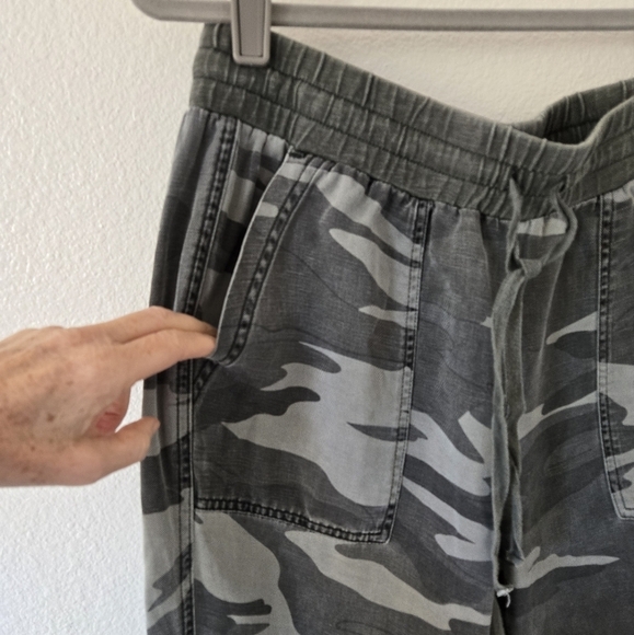 Splendid Boardwalk Jogger Camo Print  Linen Blend Olive Green size Large - Picture 4 of 16